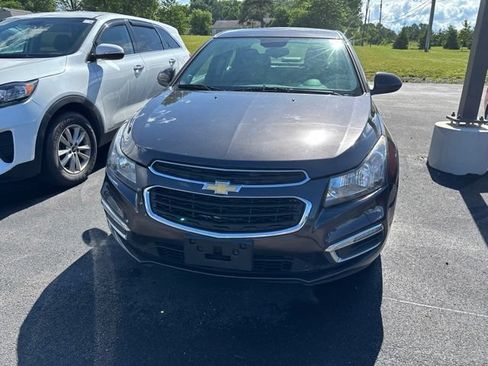 Used 2015 Chevrolet Cruze LT FWD image 2