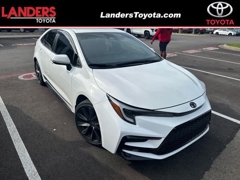 Used 2023 Toyota Corolla SE FWD image 1