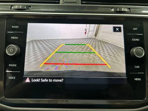 Used 2024 Volkswagen Tiguan SE image 25