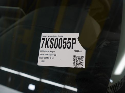 Used 2025 Nissan Rogue SV AWD/4WD image 32