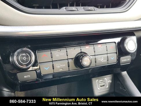 Used 2024 Jeep Compass Limited image 22