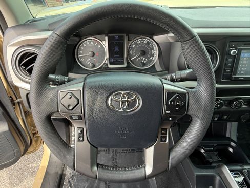 Used 2019 Toyota Tacoma SR5 RWD image 14