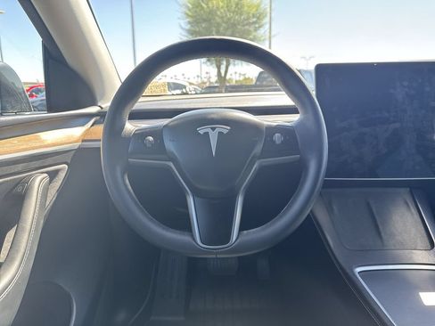 Used 2024 Tesla Model Y 2WD image 11