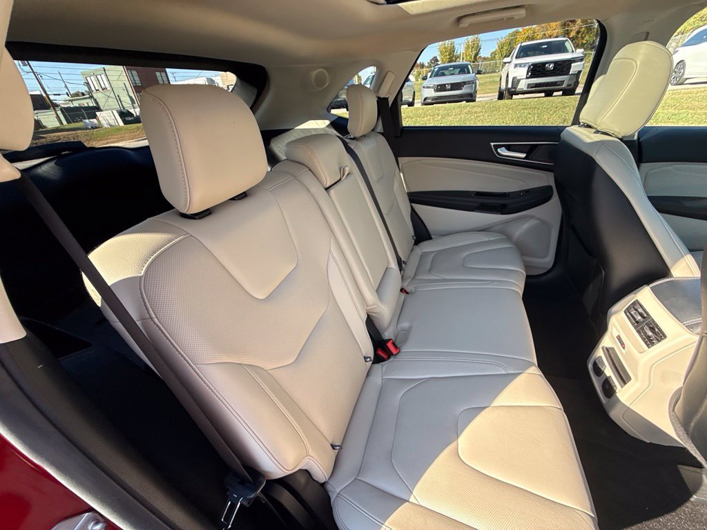 Used 2020 Ford Edge Titanium w/ Equipment Group 301A AWD/4WD image 37