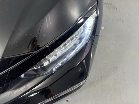 Used 2019 Honda Civic Touring image 28