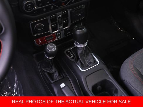 Used 2024 Jeep Gladiator Rubicon w/ Technology Group AWD/4WD image 13