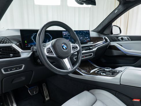 Certified 2024 BMW X7 xDrive40i w/ Executive Package image 12