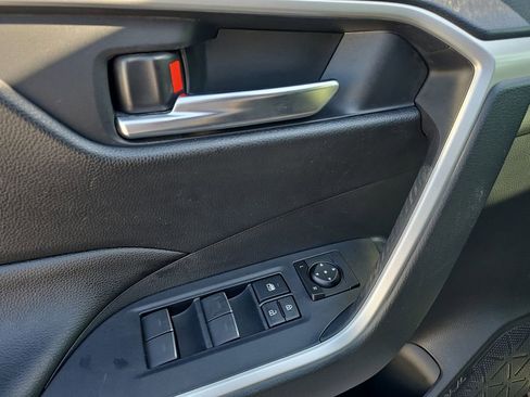 Used 2023 Toyota RAV4 XLE Premium image 10