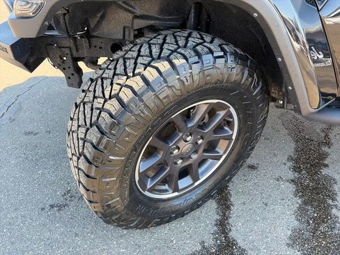 Used 2022 Jeep Gladiator Overland w/ Popular Equipment Package AWD/4WD image 17