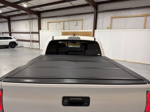 Used 2022 Toyota Tacoma TRD Sport w/ Technology Package image 40