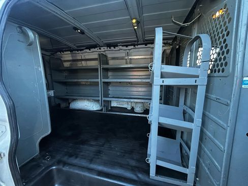 Used 2017 GMC Savana 3500 image 20