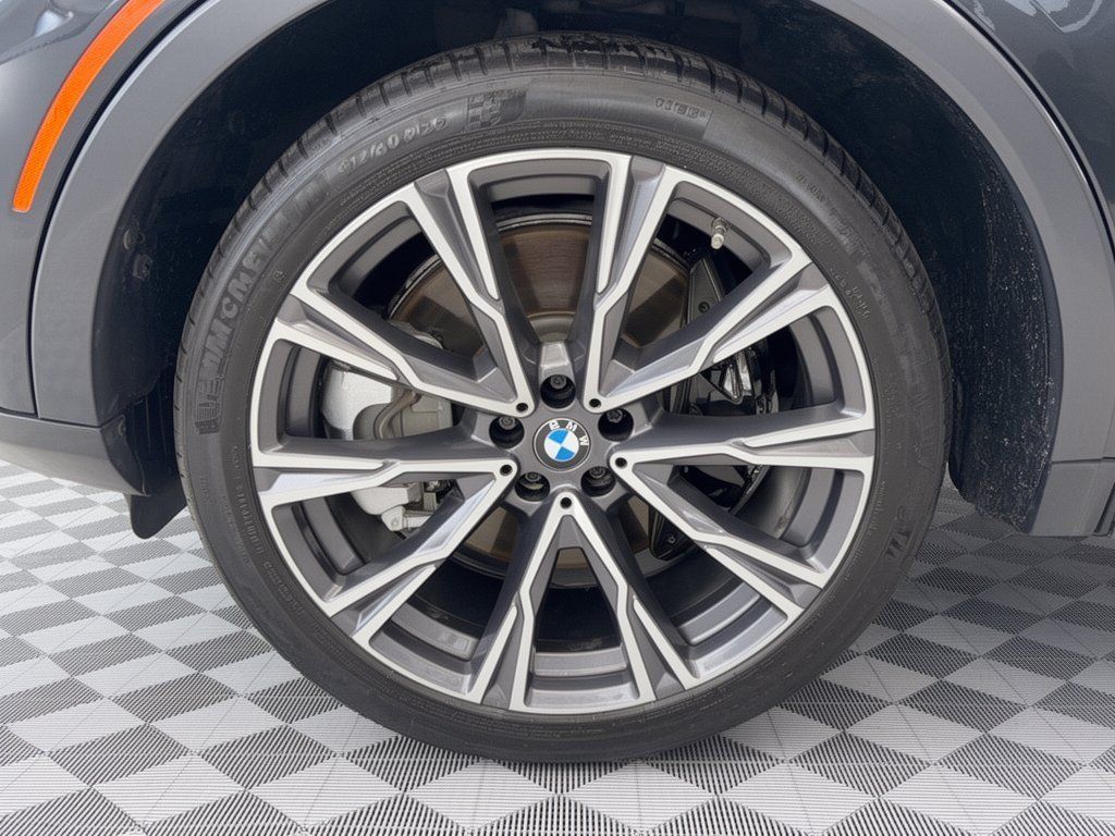 Used 2022 BMW X7 xDrive40i w/ Premium Package AWD/4WD image 13