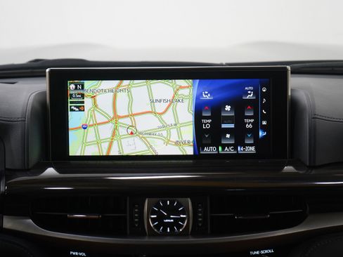 Used 2021 Lexus LX 570 4WD w/ Luxury Package image 16