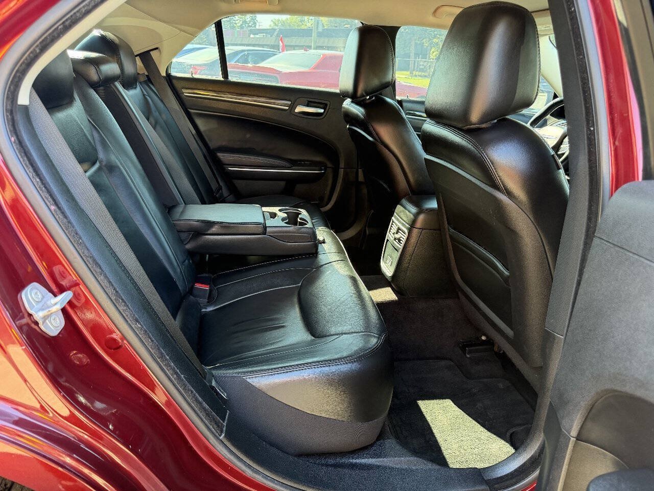 Used 2017 Chrysler 300 Limited RWD image 17