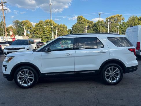 Used 2018 Ford Explorer XLT w/ Equipment Group 202A AWD/4WD image 5