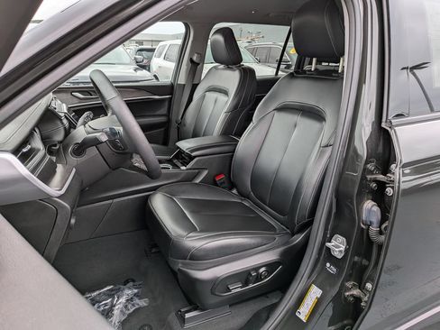 Used 2023 Jeep Grand Cherokee L Limited AWD/4WD image 14
