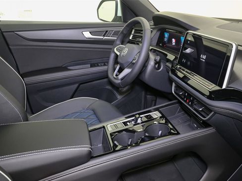 New 2026 Volkswagen Atlas Cross Sport SEL Premium R-Line image 16