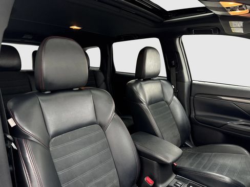 Used 2020 Mitsubishi Outlander LE FWD image 38