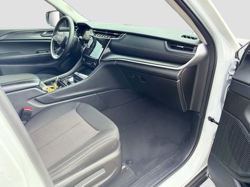 Used 2023 Jeep Grand Cherokee L Laredo image 13