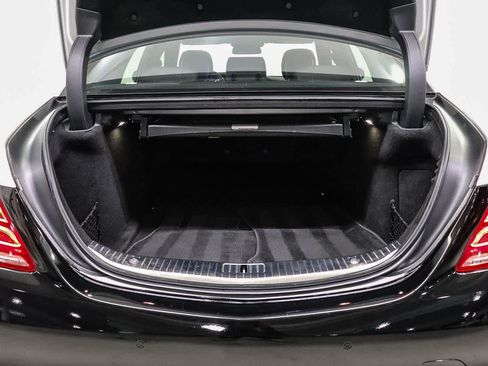 Used 2017 Mercedes-Benz S 550 Sedan image 27