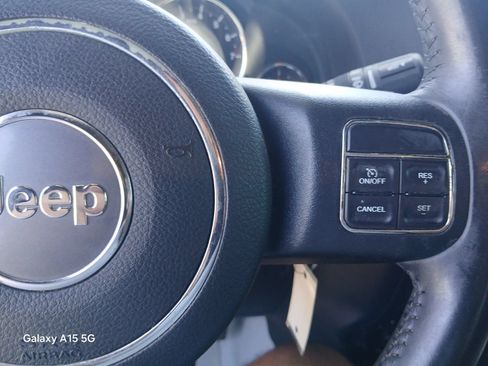 Used 2016 Jeep Wrangler Unlimited Sahara w/ Connectivity Group AWD/4WD image 27
