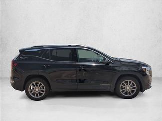 Used 2024 GMC Terrain SLT FWD video 4