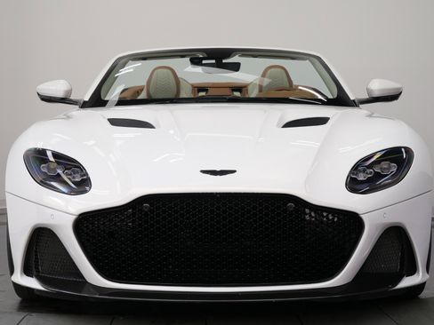 Used 2022 Aston Martin DBS Superleggera Volante RWD image 4