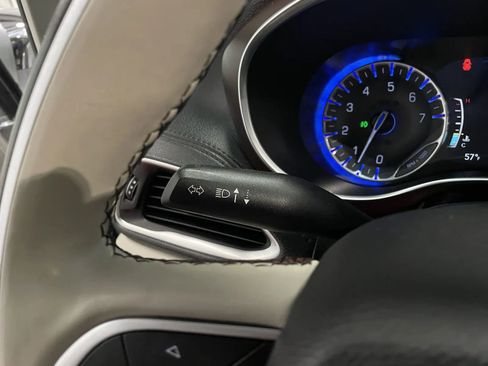Used 2020 Chrysler Pacifica Limited FWD image 23