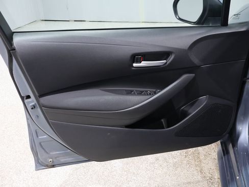 Used 2021 Toyota Corolla LE image 12