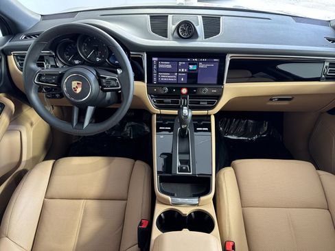 Certified 2025 Porsche Macan image 6