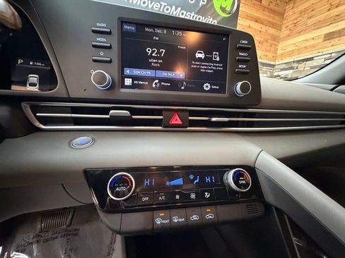 Certified 2023 Hyundai Elantra SEL image 18