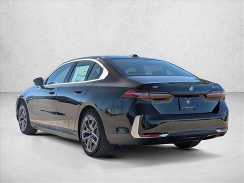 New 2026 BMW i5 eDrive40 w/ Convenience Package image 9