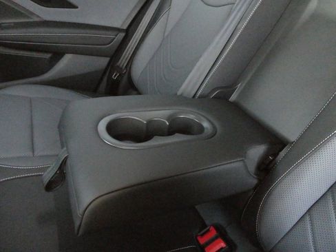 New 2025 Volkswagen Tiguan SE image 34