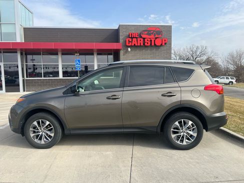 Used 2015 Toyota RAV4 LE image 1