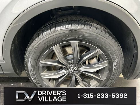 Used 2022 Volkswagen Tiguan SE w/ Panoramic Sunroof Package AWD/4WD image 8