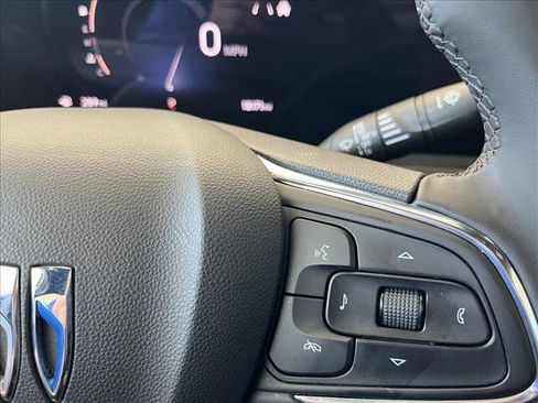 Used 2025 Buick Envista Sport Touring image 19