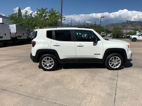 Used 2023 Jeep Renegade Latitude w/ Premium Group AWD/4WD image 6
