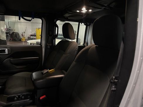 Used 2022 Jeep Wrangler Unlimited Sport image 13