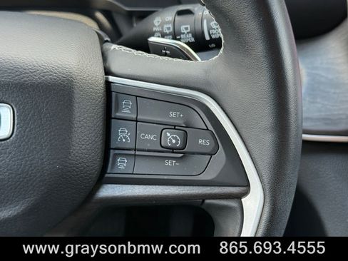 Used 2022 Jeep Grand Cherokee L Limited AWD/4WD image 25