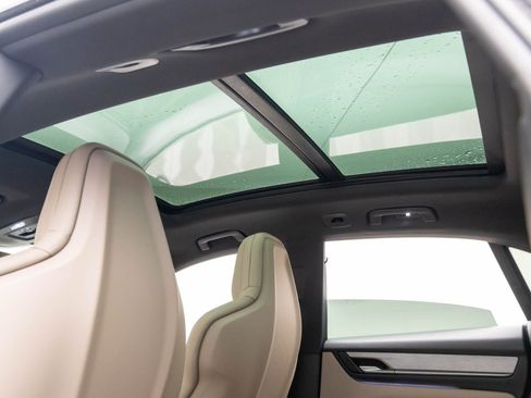 Certified 2025 Porsche Macan 4 Electric image 18