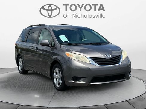 Used 2012 Toyota Sienna LE FWD image 7