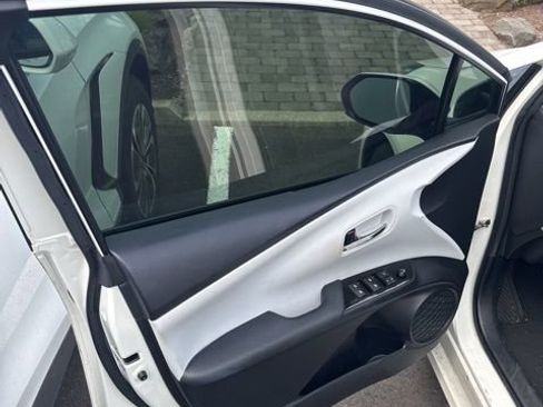 Used 2017 Toyota Prius Three w/ Advanced Technology Package FWD image 7