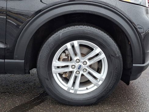 Certified 2023 Ford Explorer XLT w/ Equipment Group 202A image 8