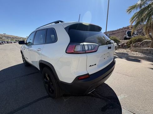 Used 2019 Jeep Cherokee Latitude Plus AWD/4WD image 3