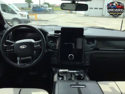 Used 2023 Ford F150 Lightning Platinum image 12