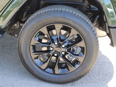 Used 2023 Jeep Wrangler Unlimited Sahara w/ Cold Weather Group AWD/4WD image 7