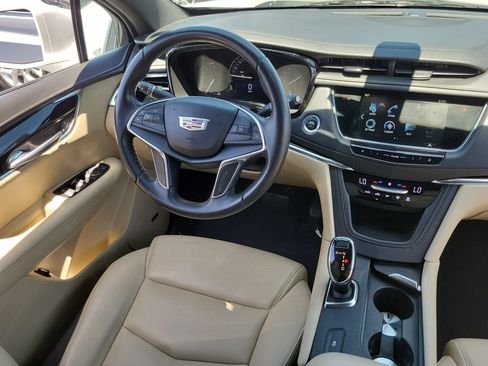 Used 2018 Cadillac XT5 FWD image 12