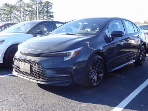 Used 2025 Toyota Corolla SE image 1