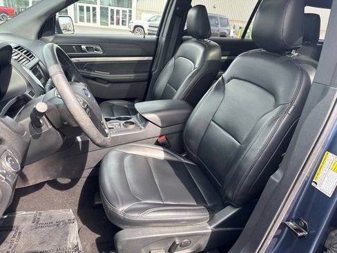 Used 2019 Ford Explorer XLT w/ Equipment Group 202A FWD image 13