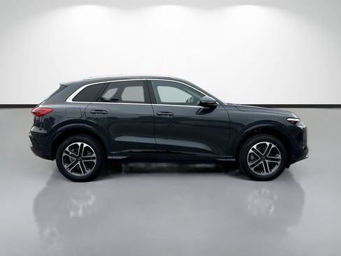 Used 2025 Audi Q5 Premium Plus w/ Premium Plus AWD/4WD image 2